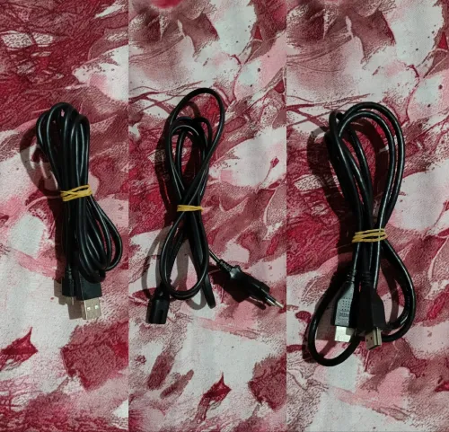 Ps 4 slim 1 tr modèle 2216B Version 13.02 avec La boîte et 2 manette Original et Copie  Avec tout les câbles bien sûr Original  Câbles de chargement  Câbles de hdm Câbles d'alimentation