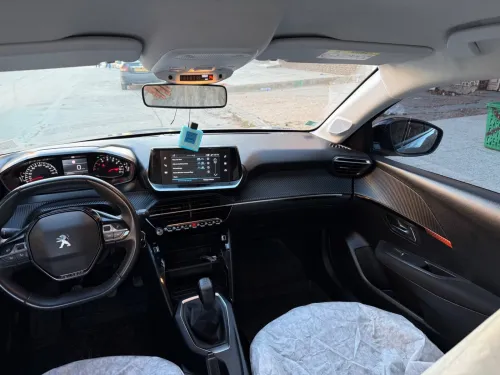 Peugeot 208 2022 New Silver Line