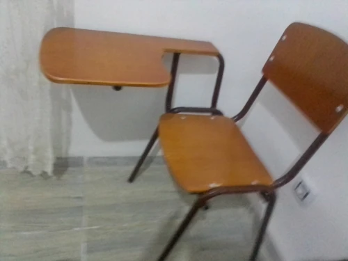 Chaise avec écritoire 