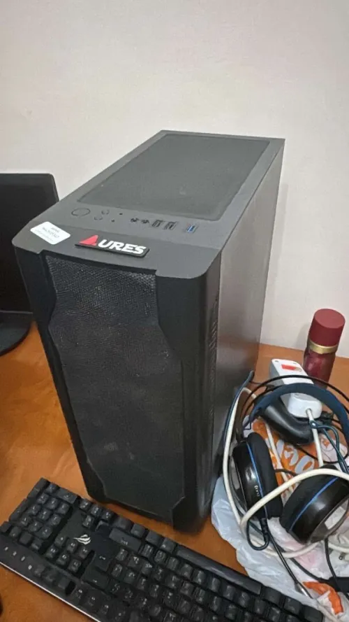 Pc gamer  i3 10 gen  Carte mère h410m  carte graphic 1660 6vram  alimentation 400watt  16 gram ddr4