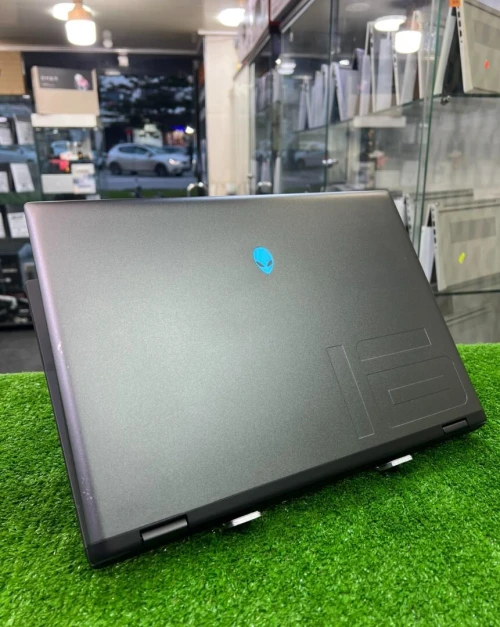ALIENWARE m 16 R2