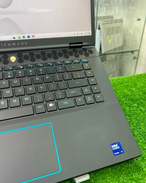 ALIENWARE m 16 R2