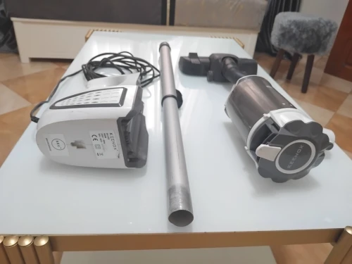 Aspirateur BALAI a main 