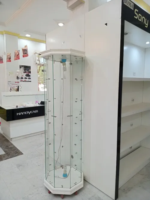 MOBILIER PRESENTOIR DE HAUTE QUALITE