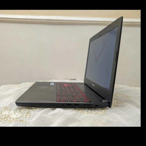 ASUS - GTX 1060 - i7 7700hq - 16 Gb Ram