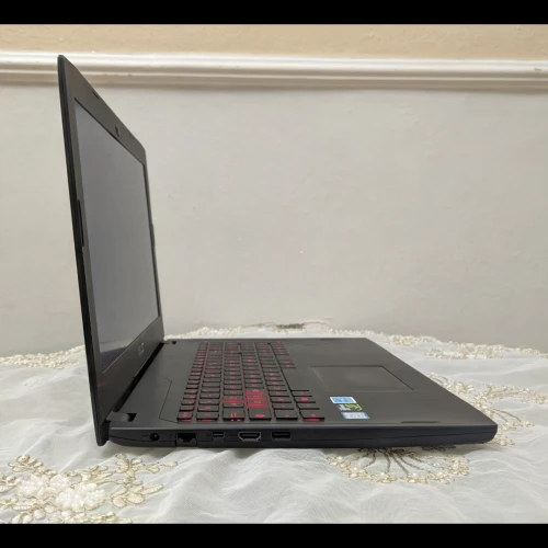 ASUS - GTX 1060 - i7 7700hq - 16 Gb Ram