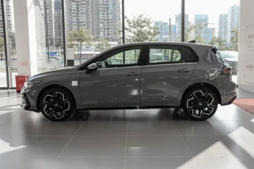 Volkswagen Golf 8 2025 R-Line