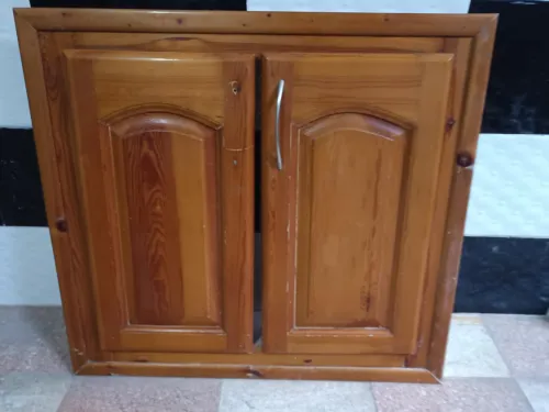 Trois Meuble bas de cuisine hêtre,  deux avec deux porte et  un avec une porte et trois tiroirs