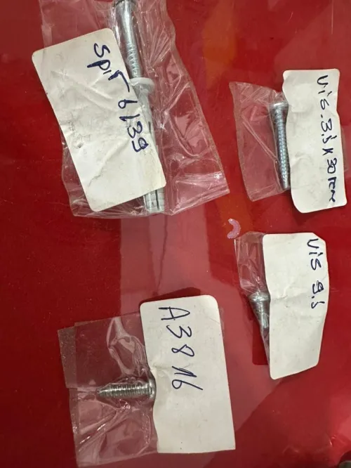 lots de vis différentes dimensions en liquidation à très bon prix 