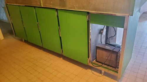 Urgent-Arrière bar Frigo 4 portes