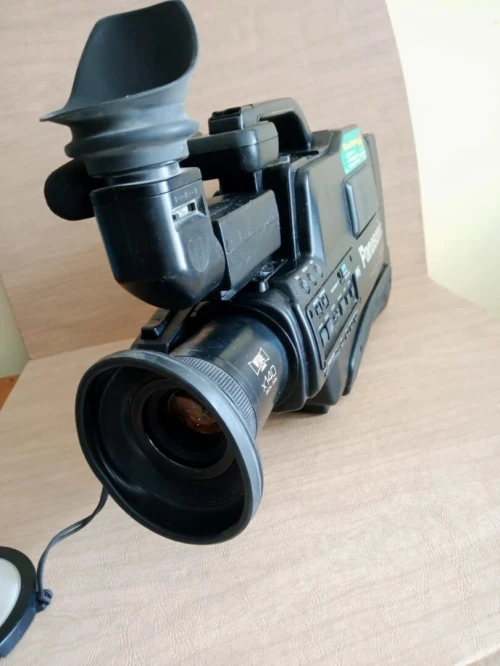 Vintage Camera Panasonic M3500 VHS avec valise et chargeur