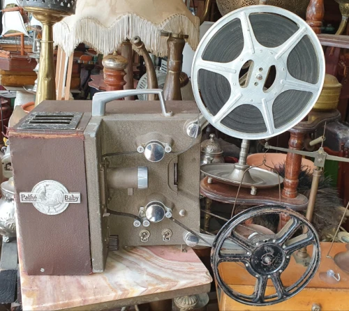 Projecteur Pathé Baby 9,5 mm avec bobine 