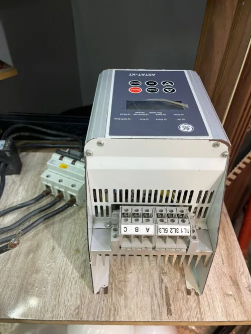 Démarreur progressif pour moteur triphasés