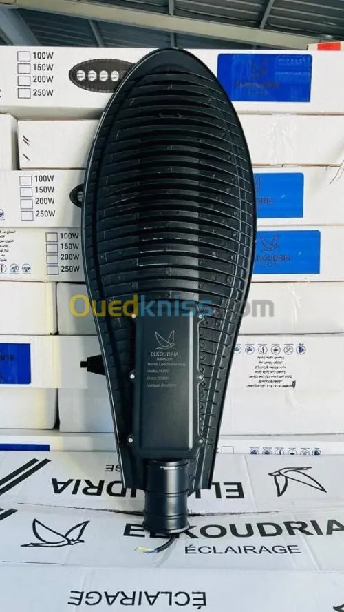 LUMINAIRE SOLAIRE 200W
