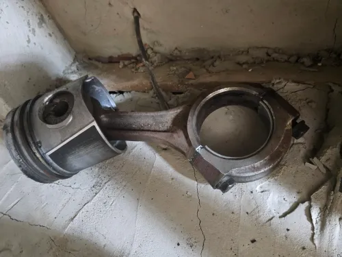 Piston