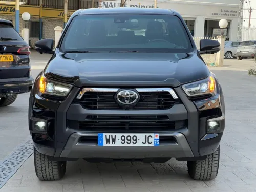 Toyota HILUX 2025 INVINCIBLE