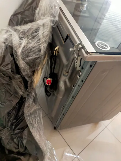 Particulier vend cuisinière en inox  avec  four  de marque Ariston  très peu utilisée