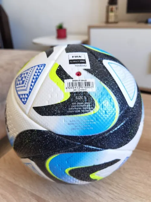 A vendre ballon original professionnel OCEAUNZ Fifa Quality Pro. Prix 23000 DZD