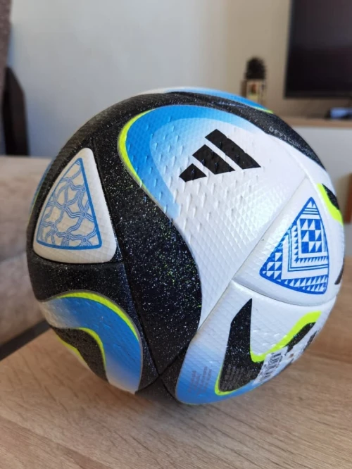 A vendre ballon original professionnel OCEAUNZ Fifa Quality Pro. Prix 23000 DZD