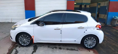 Peugeot 208 2015 Allure Facelift
