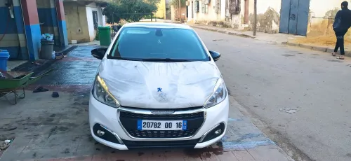 Peugeot 208 2015 Allure Facelift