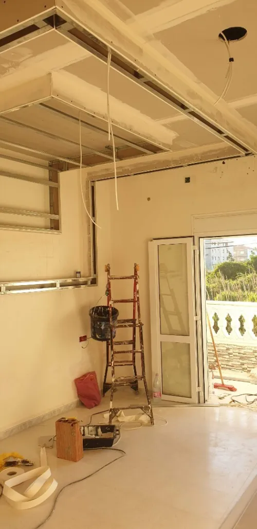 Finition intérieure, décoration moderne, finition façade, rénovation 