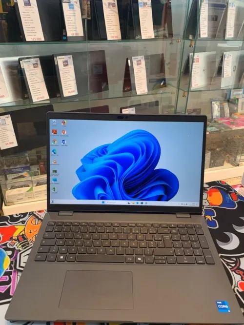 latitude 3550 i5 1335u ram 16ddrr5 512 ssd
