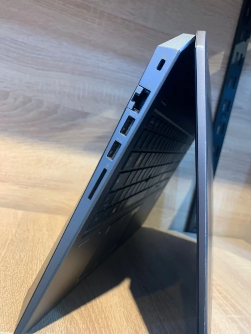 zbook 15 G5 i7 9750H RAM 32 DDR 512 SSD CARTE GRAPHIQUE  NVIDIA QUADRO T1000