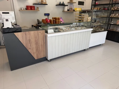Frigo comptoir et présentoirs
