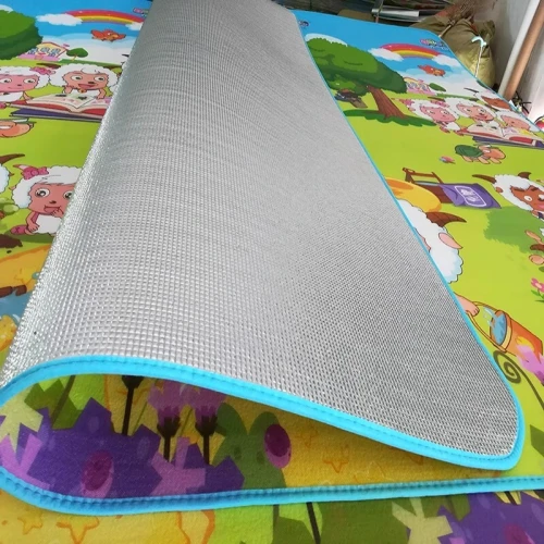 Le tapis de jeu en mousse EPE anti-humitité et isolant thermique