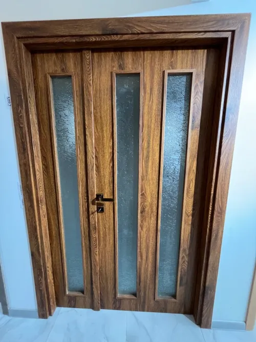 des portes intérieures et extérieures