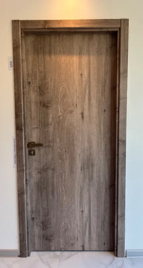 des portes intérieures et extérieures