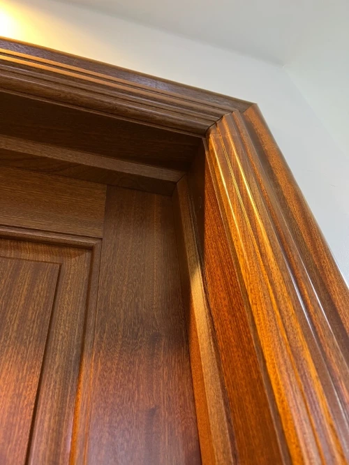 Des portes intérieur et extérieur bois (rouge ,Sapelli ,chêne)