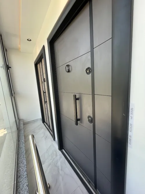 Des portes extérieur 