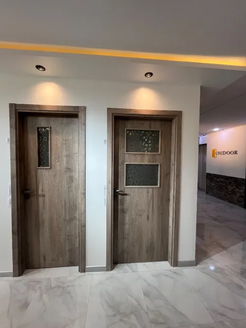 des portes intérieures et extérieures