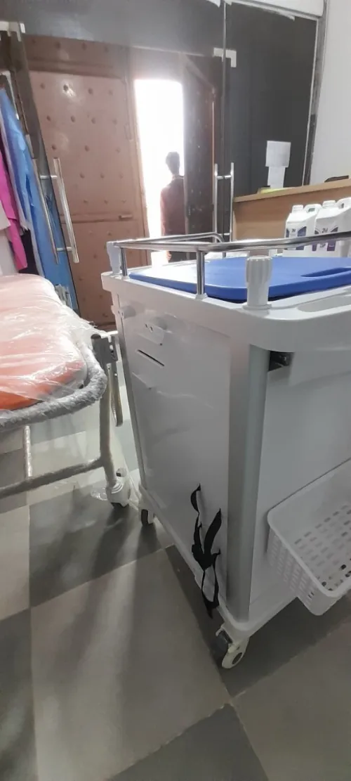 Chariot d'urgence avec 6 tiroirs 
