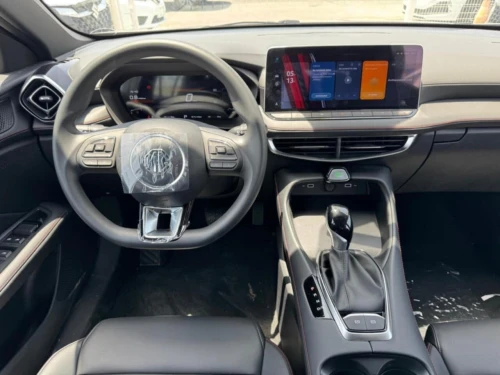 MG M5 2025 0 contre