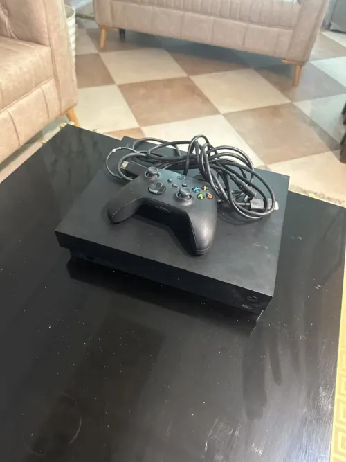 XBOX ONE X 1TB