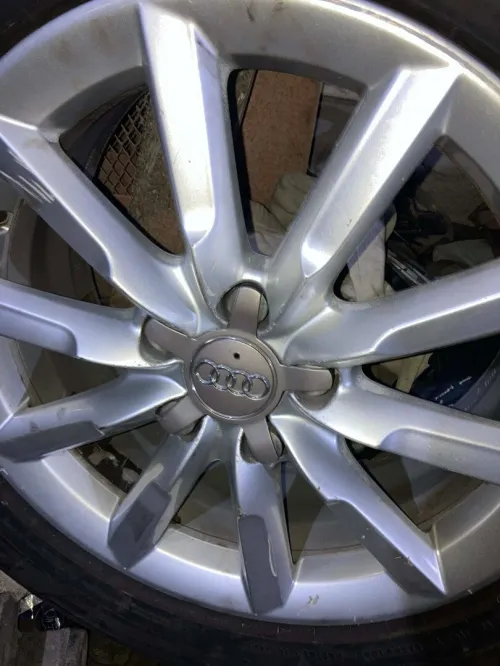 Vends 4 jantes + pneus audi  235/55 R17.