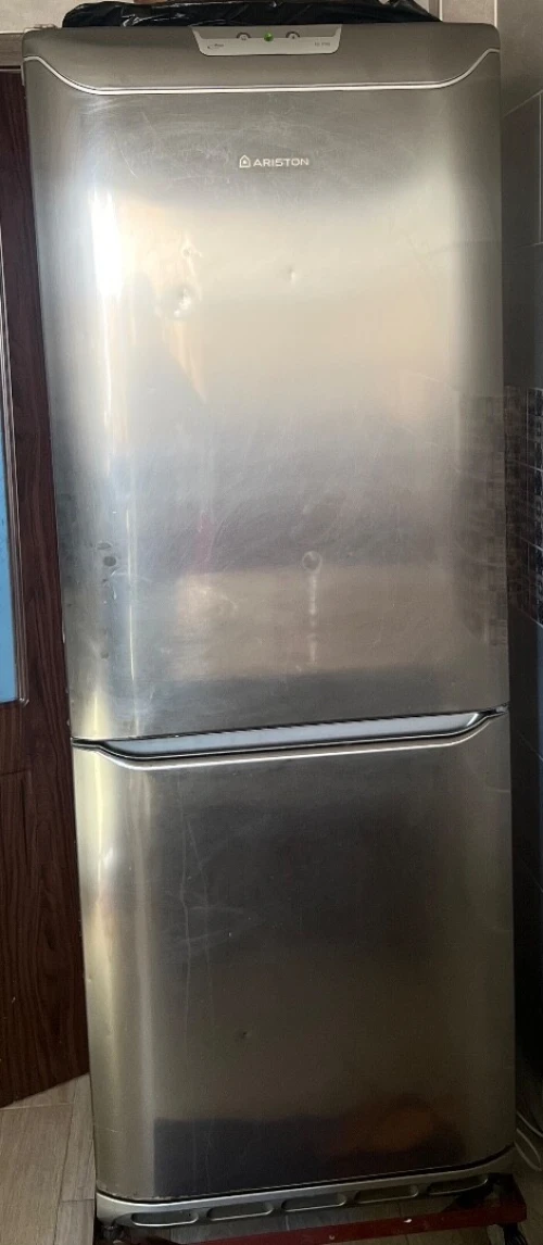 Frigidaire congélateur ariston 620L