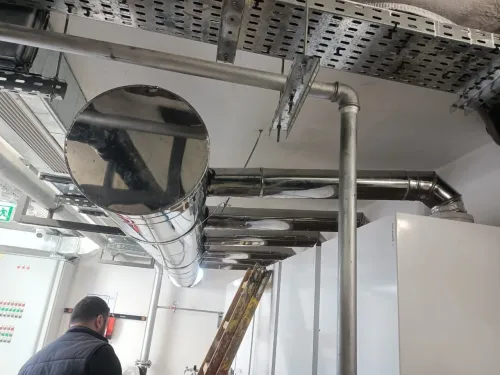 Préparation et montage cheminée les hautes les turbines
