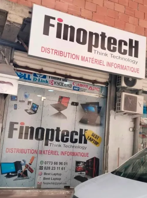 Vendeuse chez Finoptech Best Laptop 