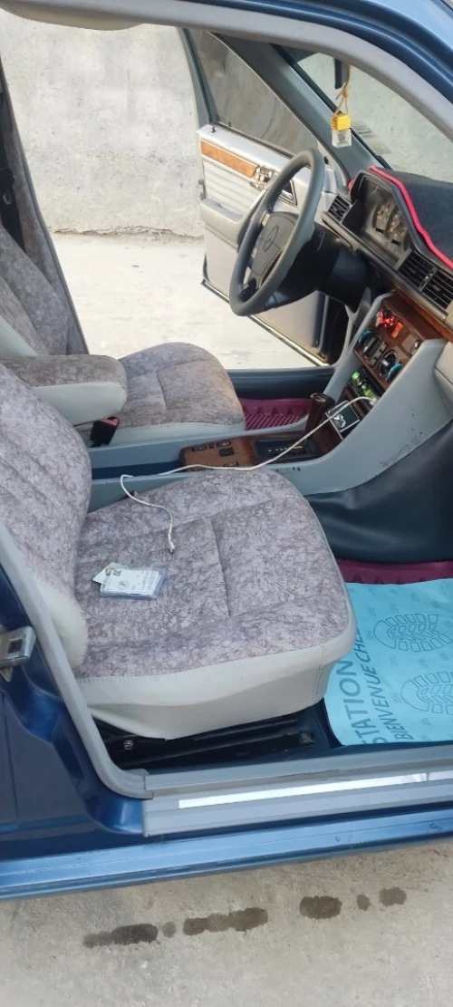 Mercedes Classe E 1992 D300