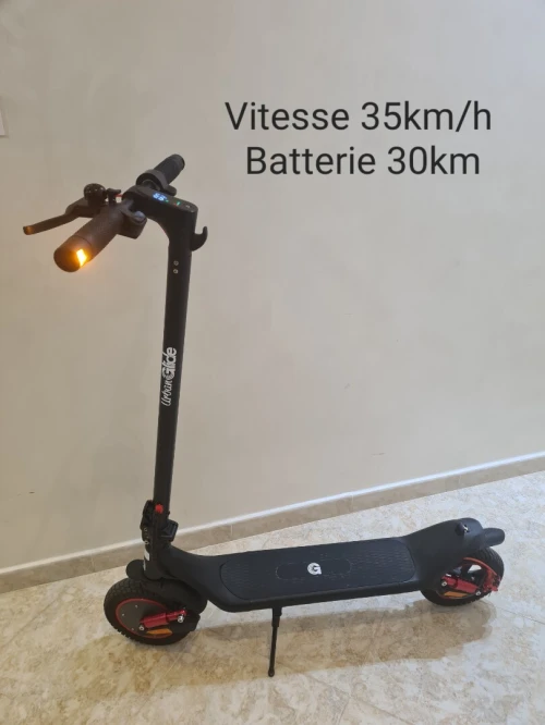 Trottinette électrique Urbanglide 100 shark lite