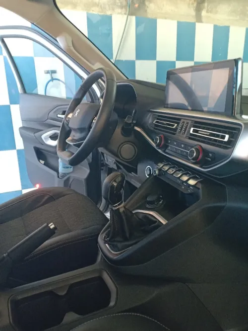 Peugeot Landtrek 2022 .