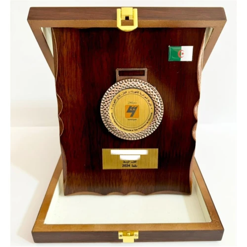 Coffret / Trophé / trophy / Médaille /en bois style Arabesque