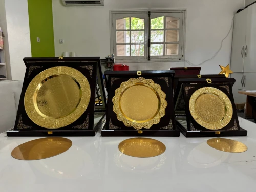 Coffret / Trophée en bois assiette pour VIP style arabesque