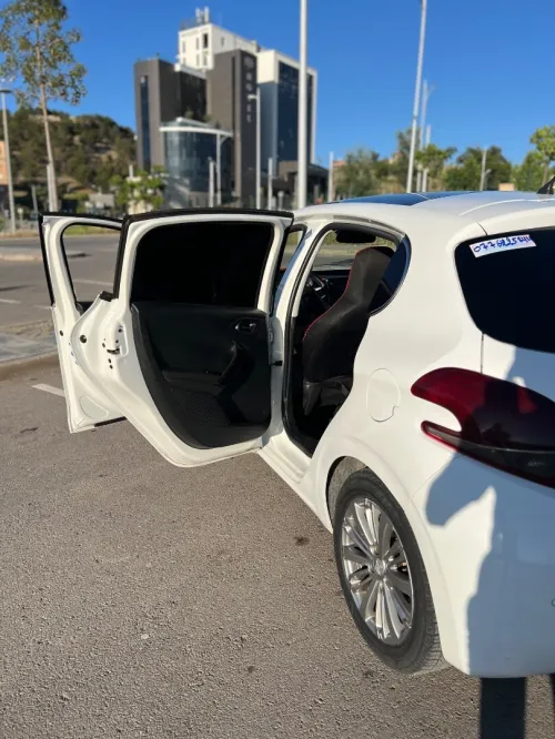 Peugeot 208 2015 Allure Facelift