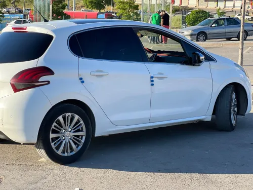 Peugeot 208 2015 Allure Facelift