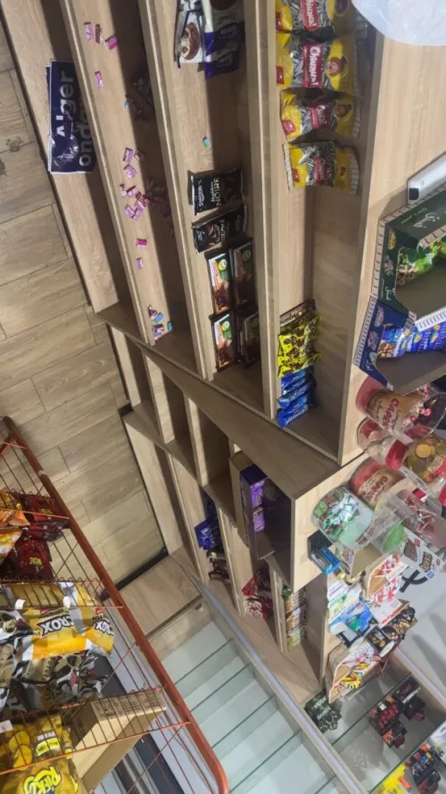Meuble magasin cosmetique